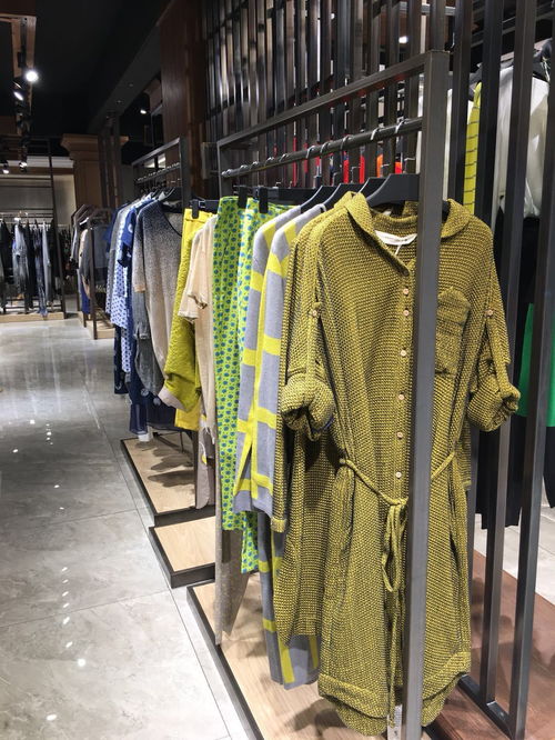 品牌折扣女装批发 挂板样板为何“贵”在那一块钱？