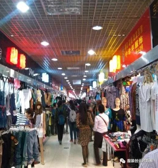 服装批发市场拿货攻略 如何挑选靠谱供货商与高效进货